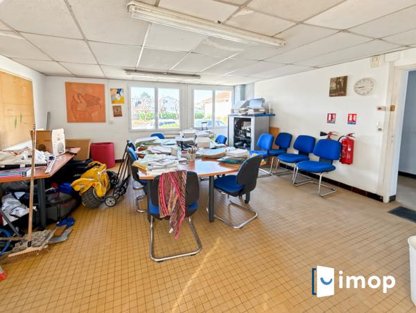 Batiment de 590m2 - terrain de 2169m2