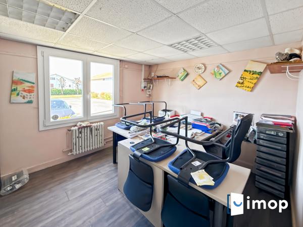 Batiment de 590m2 - terrain de 2169m2