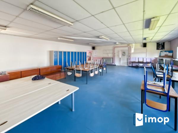 Batiment de 590m2 - terrain de 2169m2