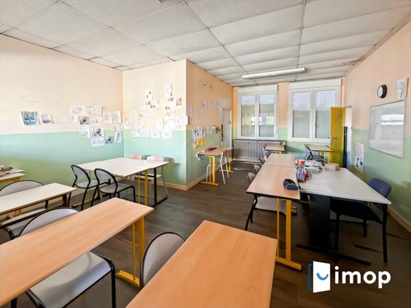 Batiment de 590m2 - terrain de 2169m2