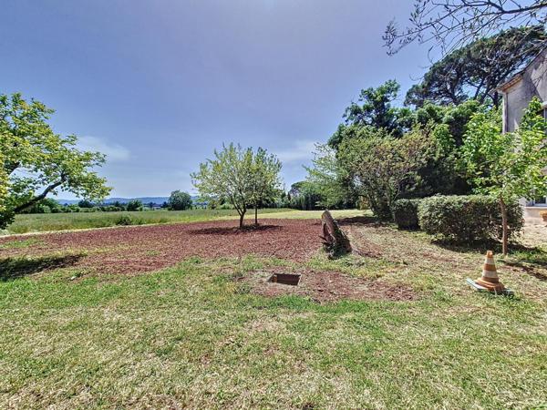 Bastide provençale de 335 m² avec annexes et piscine