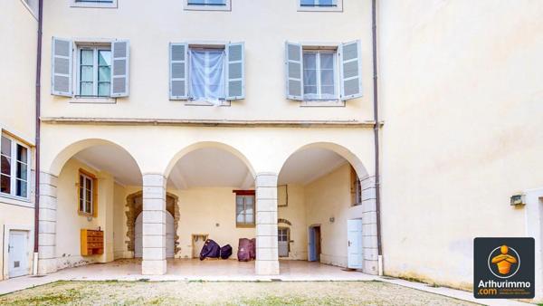 Location Appartement 4 pièces 120 m2 à Charly