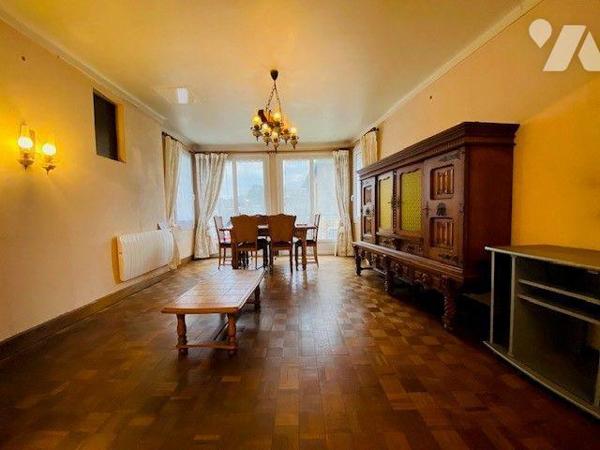 A Vendre à Lannion (22300) en Côtes-d'Armor (22), Une maison d'habitation de 137m² habitables +...