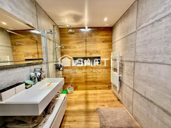 Un bien rare à Lucciana : confort moderne, luminosité et extérieur d’exception