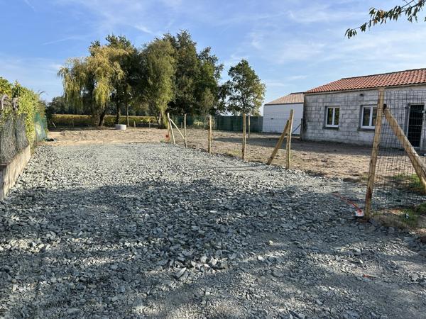 Bâtiment à réhabiliter en habitation d'environ 65 m² sur terrain de 256 m²