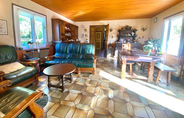 Agréable maison à rénover - Secteur recherché - 4 Chambres - Grenier aménagé - Sous sol avec garage.