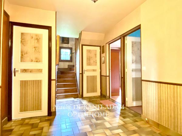 Agréable maison  - Secteur recherché - 4 Chambres - Grenier aménagé - Sous sol avec garage.
