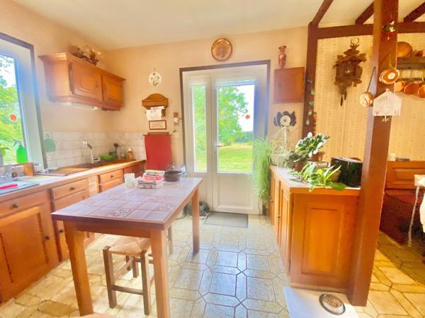 Agréable maison à rénover - Secteur recherché - 4 Chambres - Grenier aménagé - Sous sol avec garage.