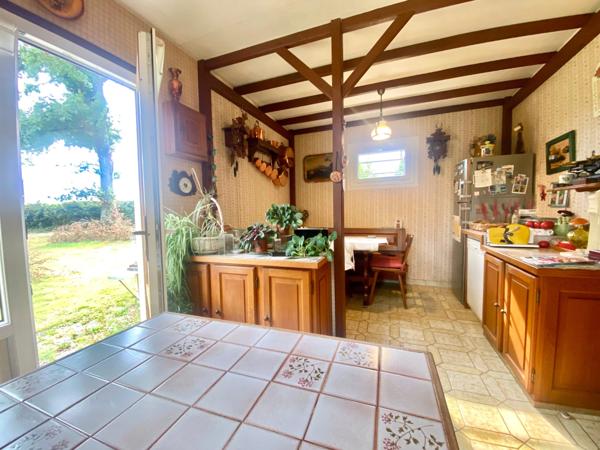 Agréable maison à rénover - Secteur recherché - 4 Chambres - Grenier aménagé - Sous sol avec garage.