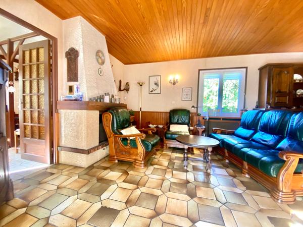 Agréable maison à rénover - Secteur recherché - 4 Chambres - Grenier aménagé - Sous sol avec garage.