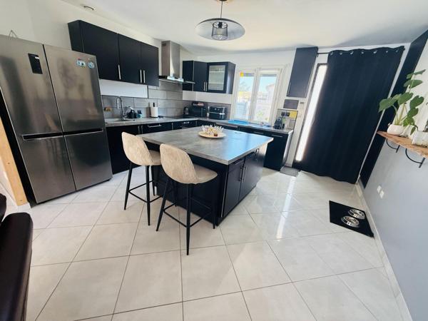 VILLA 4 FACES T5 AVEC PISCINE ET GARAGE