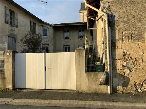 Maison à vendre |  Montendre |  4 pièces | 272 m²