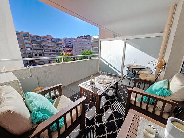 TOULON St Roch - T2, 43 m² avec terrasse et pkg ss terrain au calme