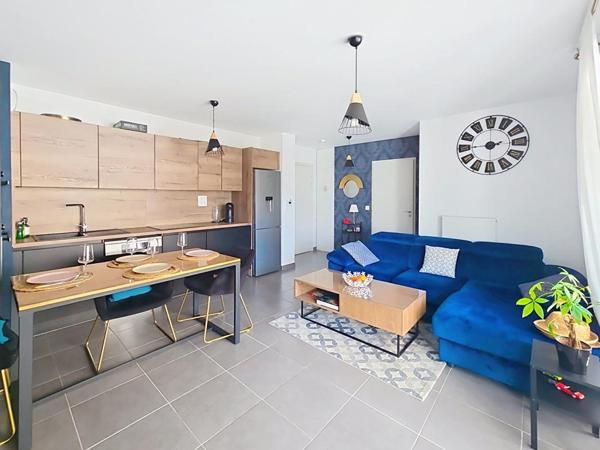 TOULON St Roch - T2, 43 m² avec terrasse et pkg ss terrain au calme