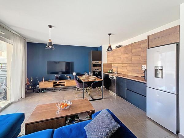 TOULON St Roch - T2, 43 m² avec terrasse et pkg ss terrain au calme