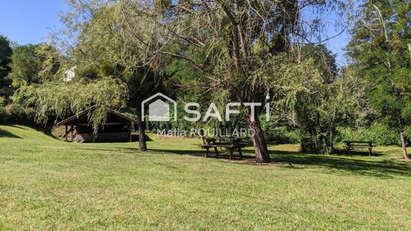 Terrain à bâtir, viabilisé, libre de constructeur.