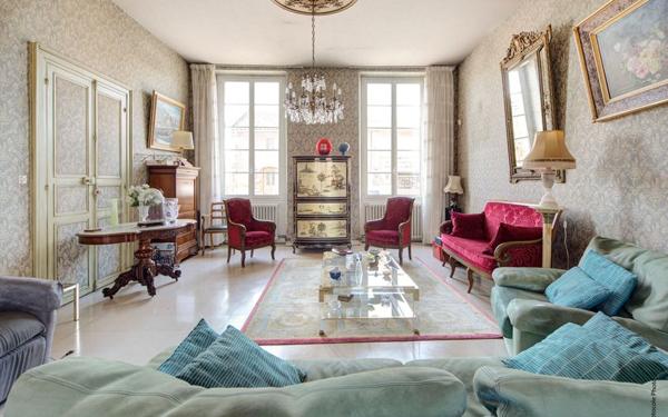 Maison à vendre    13 pièces • 457 m2 Merville