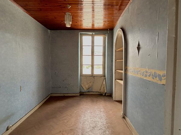 Immeuble avec local commercial et logement