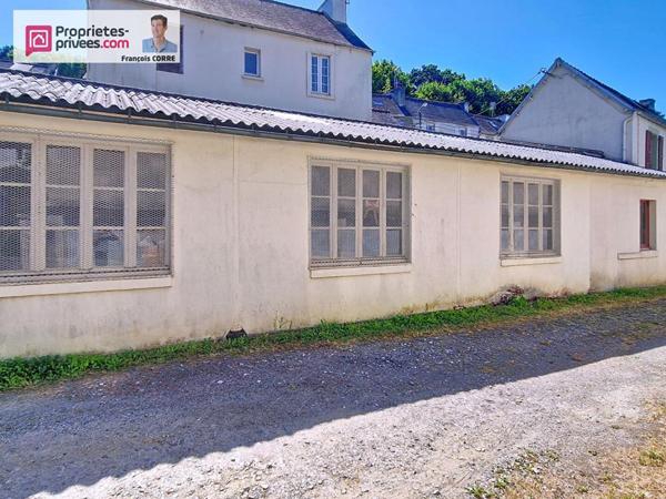 Immeuble Maison, 8 boxs-garage et atelier-hangar