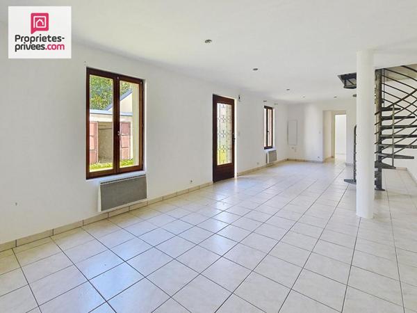 Immeuble Maison, 8 boxs-garage et atelier-hangar