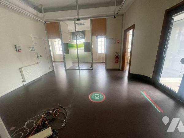 À VENDRE - IMMEUBLE DE CARACTÈRE DE PLUS DE 300 m² au coeur de SAINT-POL-SUR-TERNOISE

Un bie...