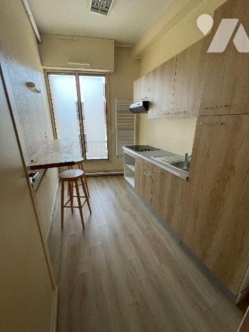 À VENDRE - IMMEUBLE DE CARACTÈRE DE PLUS DE 300 m² au coeur de SAINT-POL-SUR-TERNOISE

Un bie...