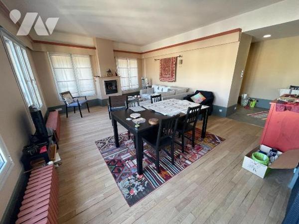 À VENDRE - IMMEUBLE DE CARACTÈRE DE PLUS DE 300 m² au coeur de SAINT-POL-SUR-TERNOISE

Un bie...