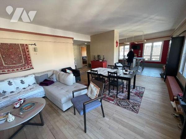 À VENDRE - IMMEUBLE DE CARACTÈRE DE PLUS DE 300 m² au coeur de SAINT-POL-SUR-TERNOISE

Un bie...