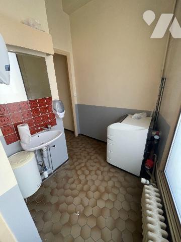 À VENDRE - IMMEUBLE DE CARACTÈRE DE PLUS DE 300 m² au coeur de SAINT-POL-SUR-TERNOISE

Un bie...