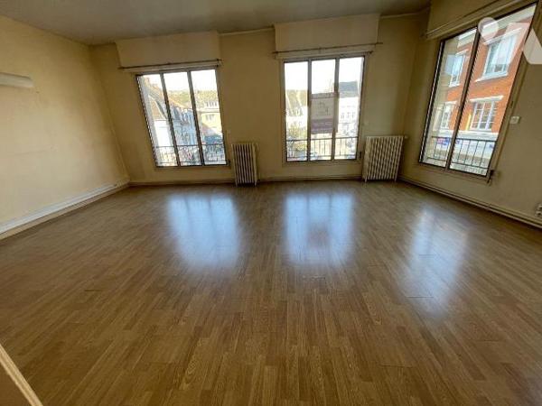 À VENDRE - IMMEUBLE DE CARACTÈRE DE PLUS DE 300 m² au coeur de SAINT-POL-SUR-TERNOISE

Un bie...