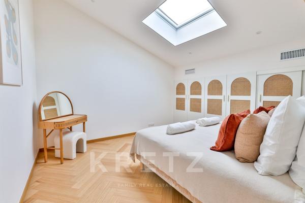 Une villa iconique dans l’esprit 70’s, entre mer et confort