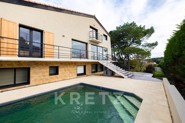 Une villa iconique dans l’esprit 70’s, entre mer et confort