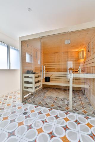 Une villa iconique dans l’esprit 70’s, entre mer et confort