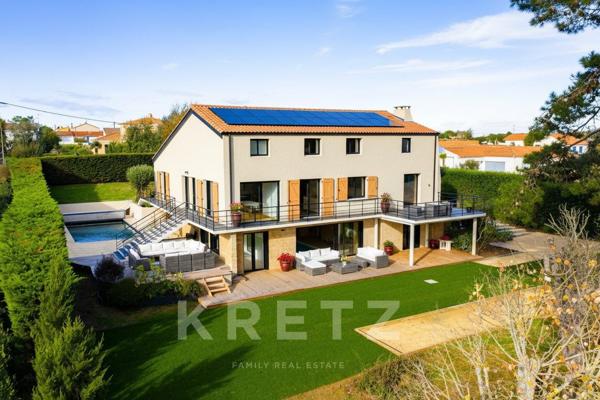 Une villa iconique dans l’esprit 70’s, entre mer et confort