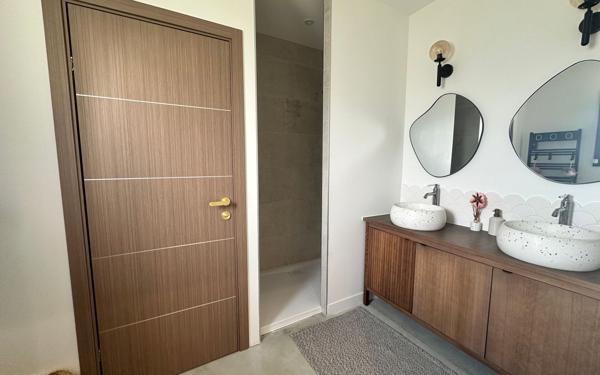 Maison à vendre    5 pièces •  Thénac