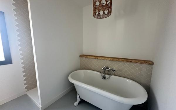 Maison à vendre    5 pièces •  Thénac