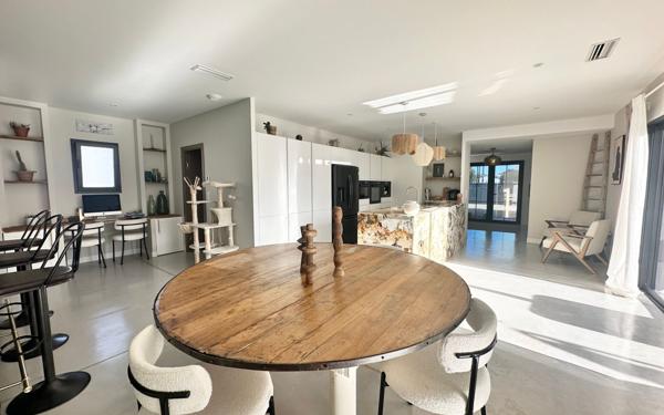 Maison à vendre    5 pièces •  Thénac