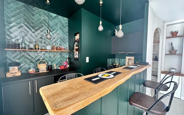 Maison à vendre    5 pièces •  Thénac