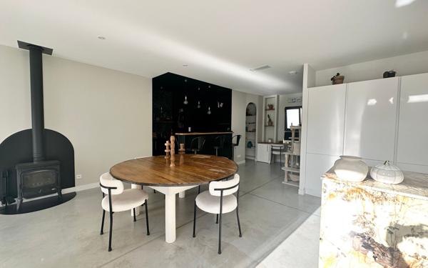 Maison à vendre    5 pièces •  Thénac