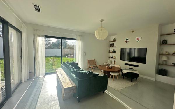 Maison à vendre    5 pièces •  Thénac