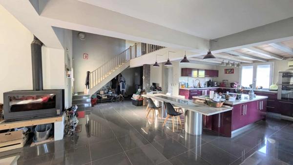 SAINT CHRISTOL LES ALES (30) À VENDRE – Superbe propriété avec deux logements, piscine, dépendances et plus de 2,6 hectares de terrain