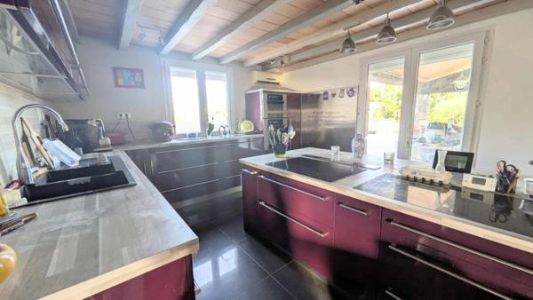 SAINT CHRISTOL LES ALES (30) À VENDRE – Superbe propriété avec deux logements, piscine, dépendances et plus de 2,6 hectares de terrain