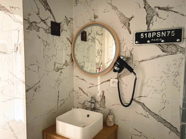 Paris 18 - 2 pièces - Refait à neuf