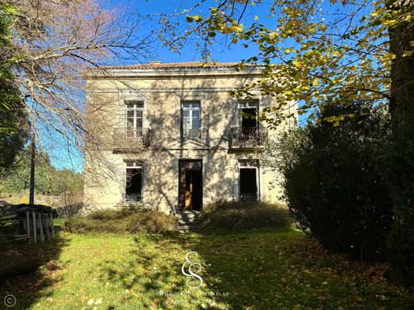 Une maison de maître à restaurer, parfaite alliance entre caractère et opportunité.