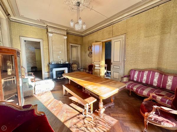 Une maison de maître à restaurer, parfaite alliance entre caractère et opportunité.