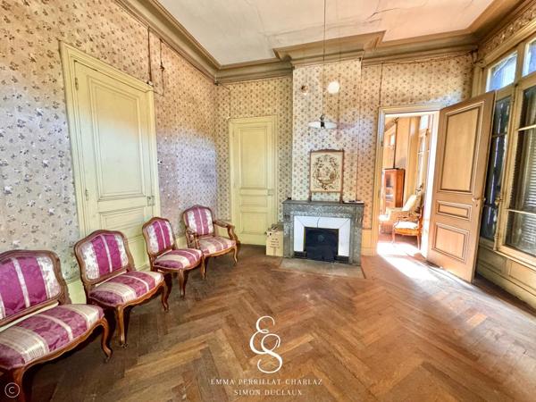 Une maison de maître à restaurer, parfaite alliance entre caractère et opportunité.