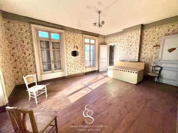 Une maison de maître à restaurer, parfaite alliance entre caractère et opportunité.