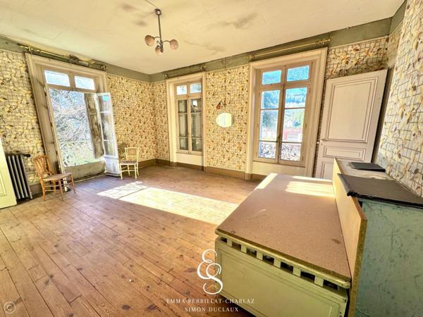 Une maison de maître à restaurer, parfaite alliance entre caractère et opportunité.