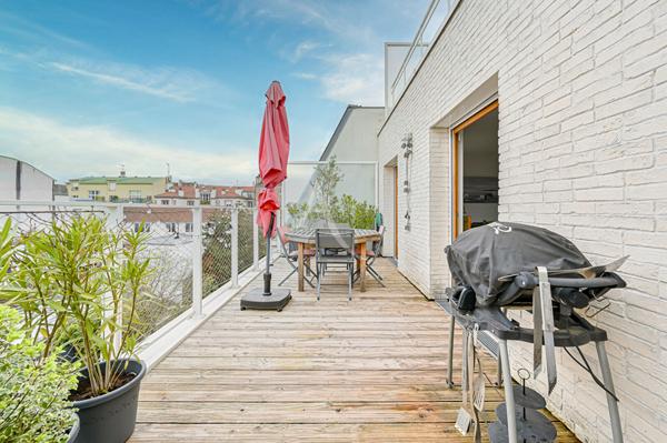 SURESNES/ rue Curie - Appartement 6 pièces 155m² - 80m² Terrasses - 3 Parkings - 1 Cave