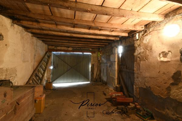 NUEIL-SUR-LAYON – VIE DE PLAIN-PIED – 3 CHAMBRES – DÉPENDANCES – TERRAIN CLOS